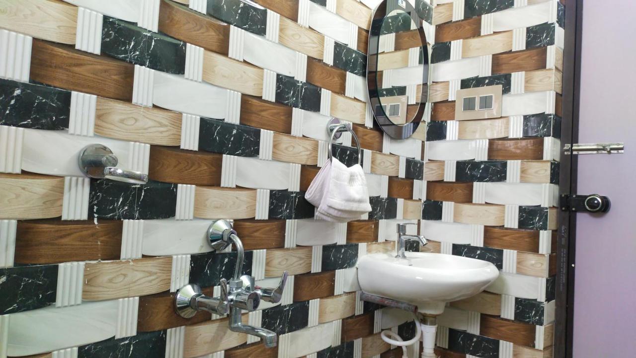 Oyo Hotel Tulusi Inn Bolpur Eksteriør billede